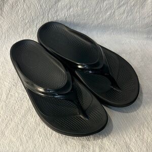 OOFOS Flip Flop Recovery Sandals W10 EU 41